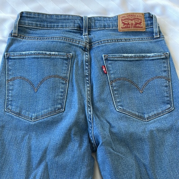 Levi’s high rise skinny blue jeans - Picture 4 of 5